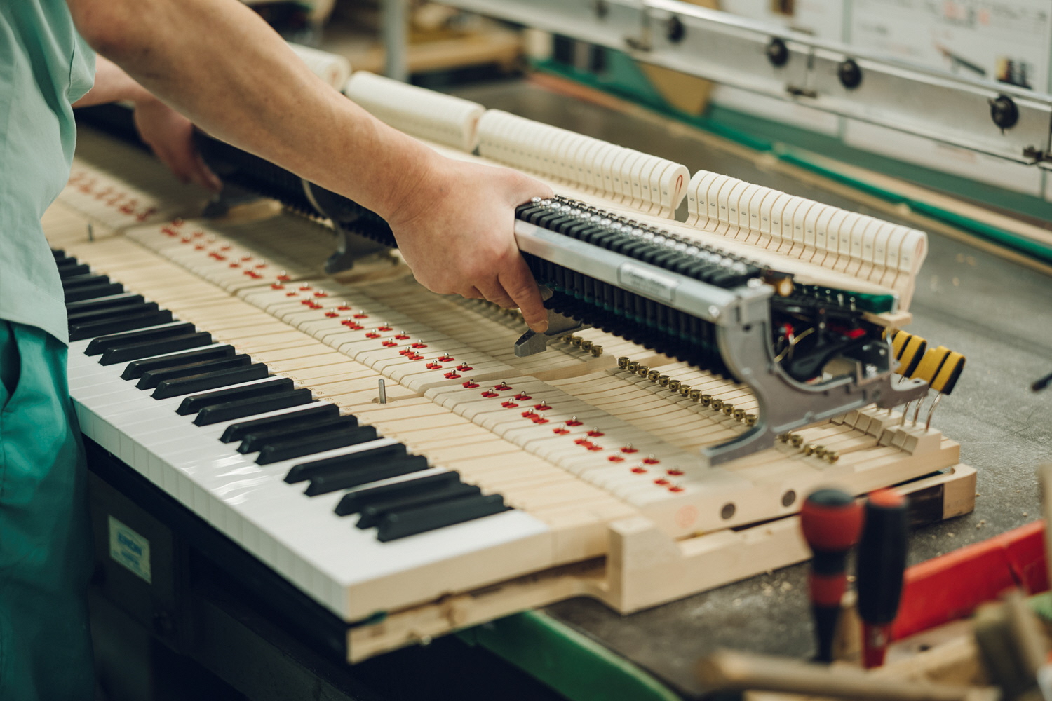 ～ピアノ作りの神髄に触れる～『河合楽器竜洋工場“特別仕立て”の工場見学』へ抽選で４０名様ご招待!!