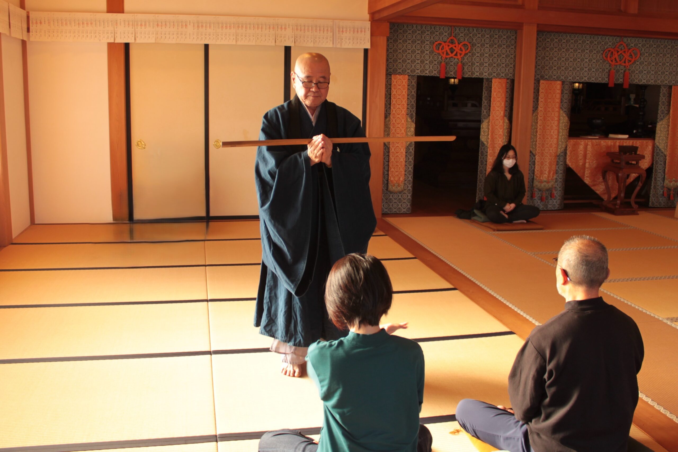 古刹［臨済宗永安寺］での 【法話と坐禅体験、腕輪念珠作り】