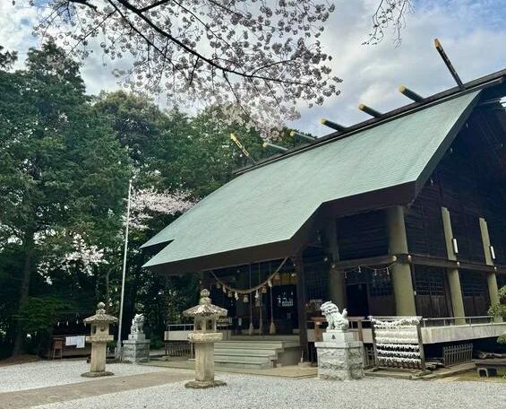 1300年の歴史空間で、新年への願いを形に!　【 自分だけのしめ縄作りと鎌田神明宮】