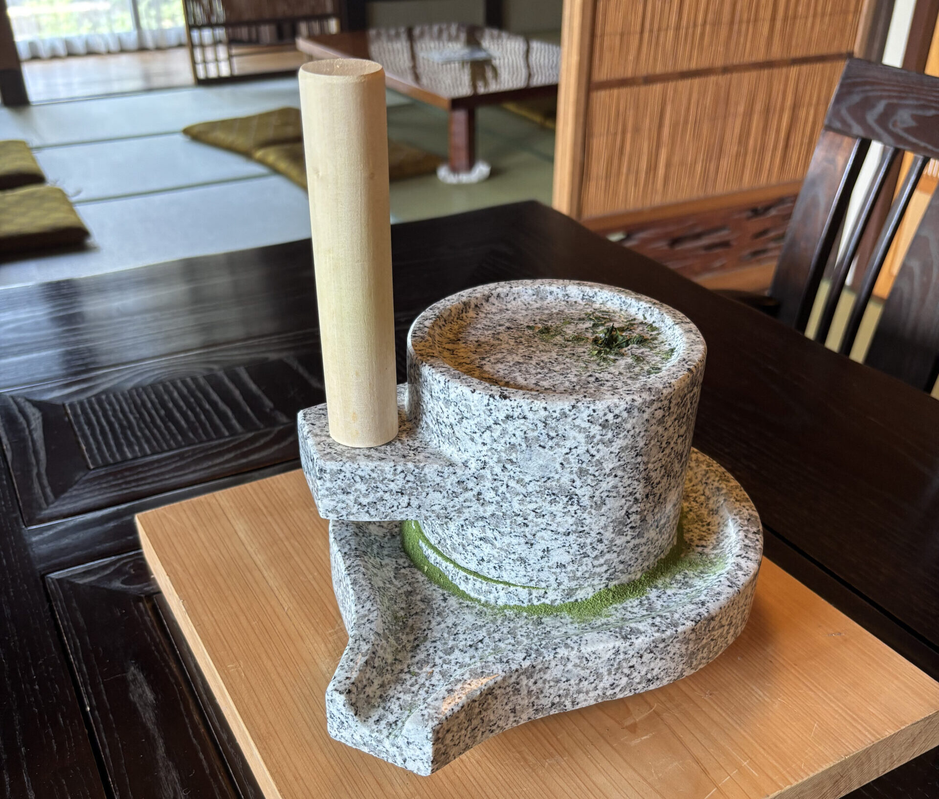 いわたの風土が育んだ“或るお茶”の物語【100年茶農家「お茶のかねまつ」が 伝える［碾茶］の魅力】