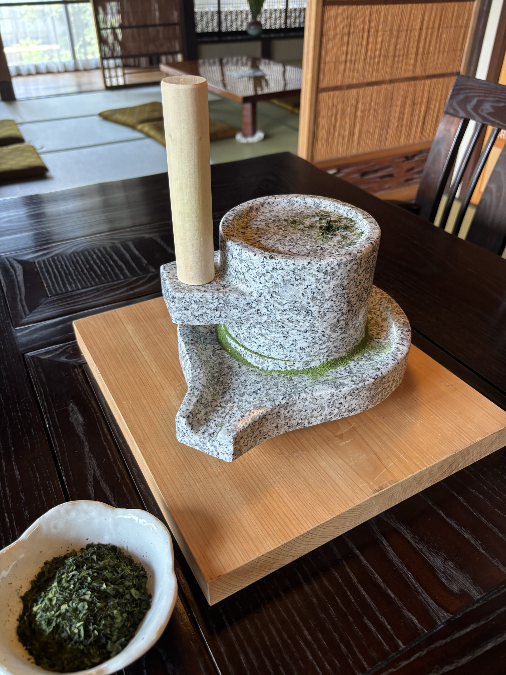 ～いわたの風土が育んだ“或るお茶”の物語～100年茶農家「お茶のかねまつ」が 伝える［碾茶］の魅力